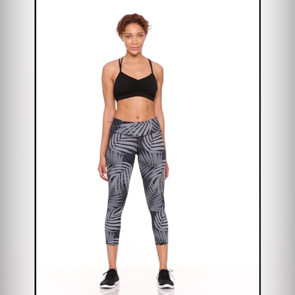 Old Navy Active Large Go Dry Mid-Rise Mesh-Panel Run Crops Leggings Grey Leaf